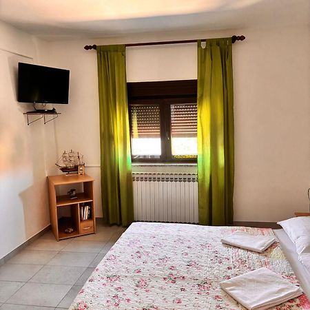 Ruza I Natalija Apartment Karlobag Bagian luar foto