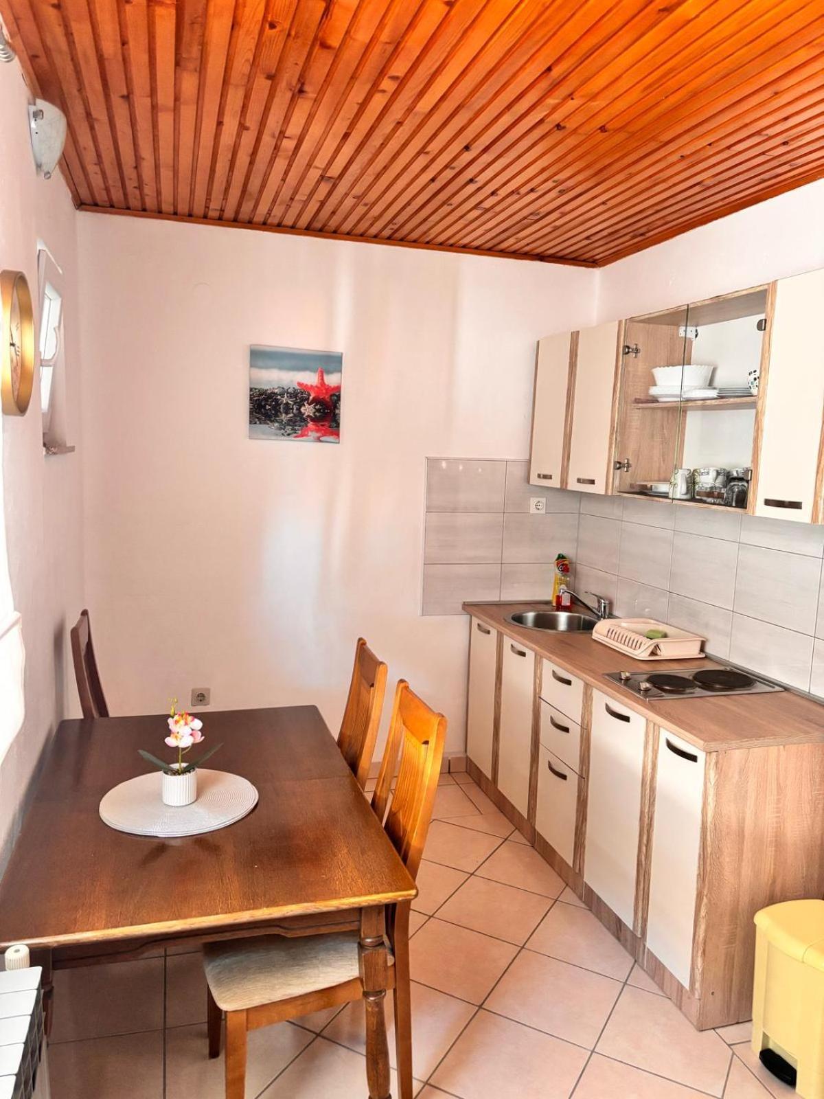 Ruza I Natalija Apartment Karlobag Ruang foto